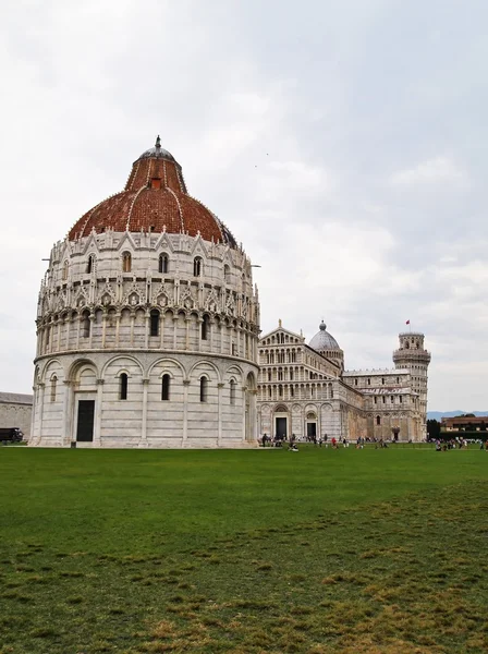 Pisa, Piazza dei miracoli & Leaning Tower, Italia — Foto de Stock