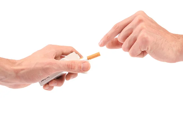 Oferecendo um cigarro — Fotografia de Stock