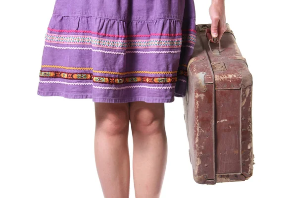 Kvinna med brun resväska — Stockfoto