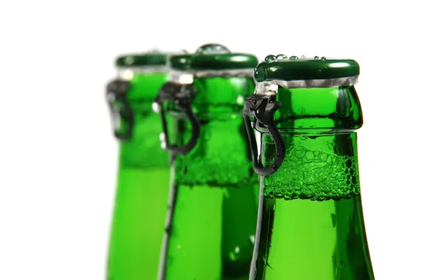 Tři zelené pivní láhve — Stock fotografie