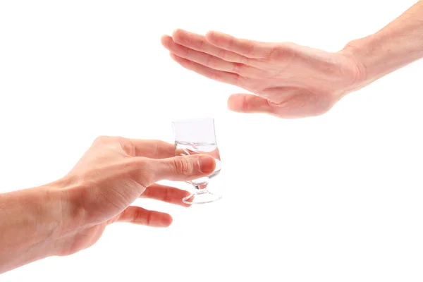 Hand lehnt ein Glas Alkohol ab — Stockfoto