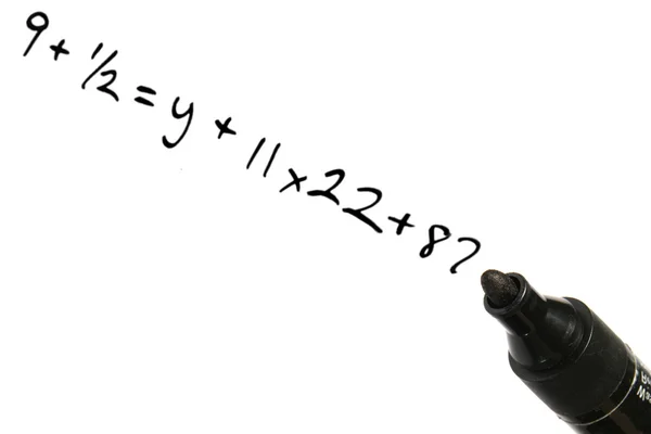 Черный маркер и математическое уравнение — стоковое фото