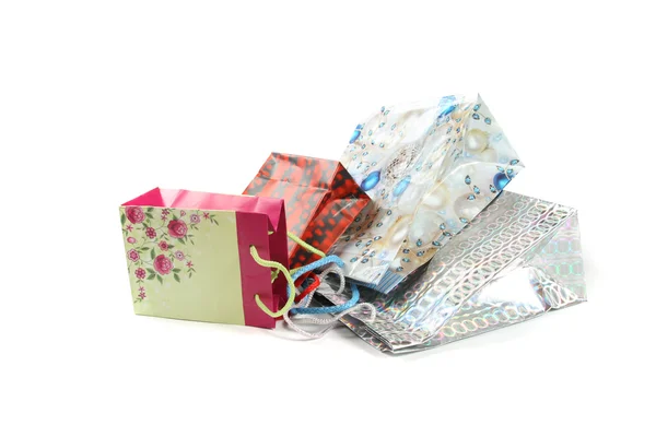 Vier geschenk zakken geïsoleerd op witte achtergrond — Stockfoto