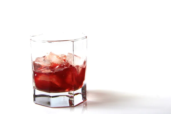 Kieliszek rumu z lodu — Zdjęcie stockowe