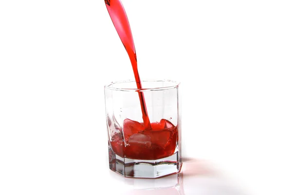 Röd Cocktail Som Hälls Ett Glas — Stockfoto