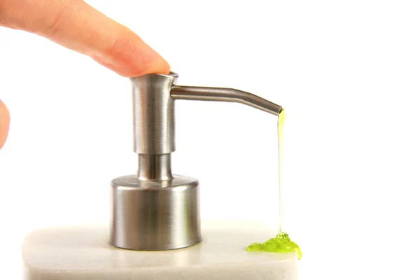 Prstem tlačí Tekuté mýdlo čerpadlo — Stock fotografie