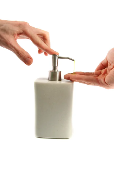 手を洗う 液体石鹸の適用 — ストック写真