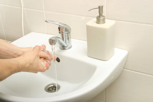 Handen wassen — Stockfoto