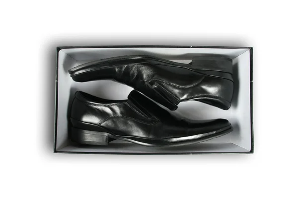 Пара черных кожаных туфель внутри коробки — стоковое фото