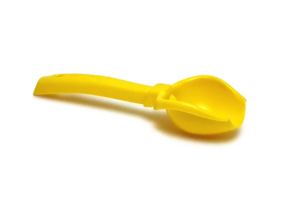 Желтая игрушечная обувь на белом фоне — стоковое фото