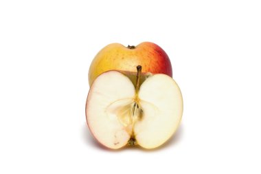 Beyaz bir arka plan üzerinde elma kesmek