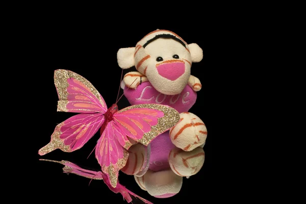 Mariposa decorativa y berberechos felices — Foto de Stock