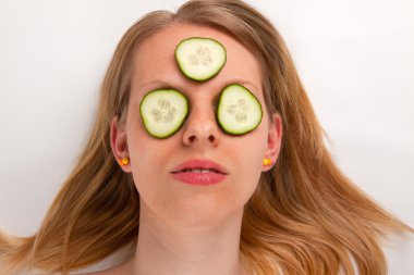 Salatalık yüz maskesi