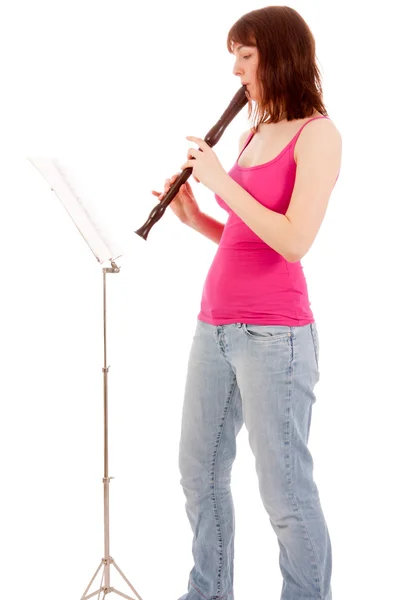 Een Mooie Jonge Vrouw Speelt Een Fluitje — Stockfoto