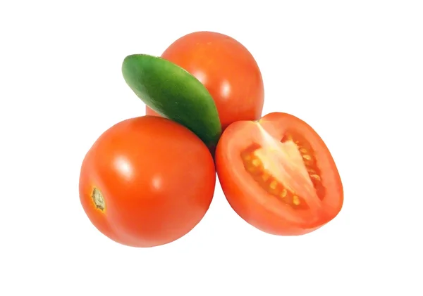 Twee en een half tomaat op een witte achtergrond — Stockfoto