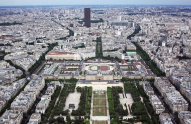 Paris'e bir yükseklikten