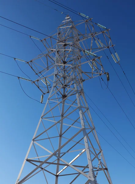 高電圧線のタワー — ストック写真