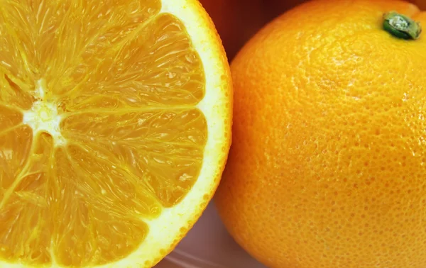 Oranges whole and cut on a half. Macro — Stock Photo, Image