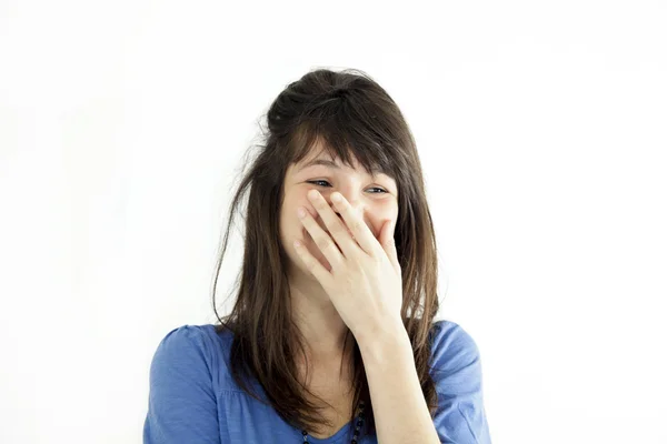 Smějící se teenager s rukou na její ústa — Stock fotografie
