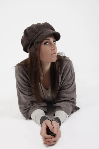 Jonge brunette vrouw in studio — Stockfoto