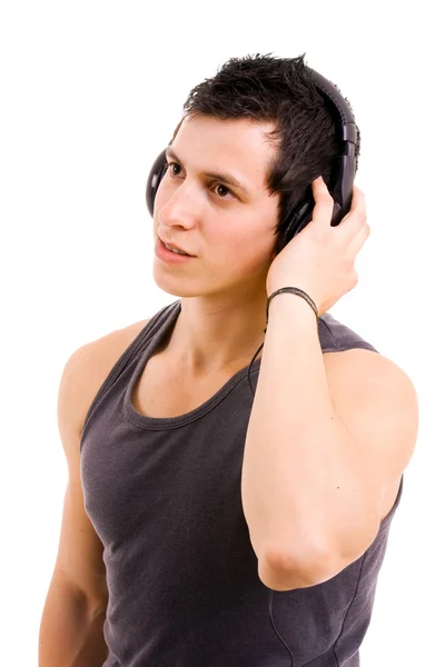 Junger Mann hört Musik — Stockfoto