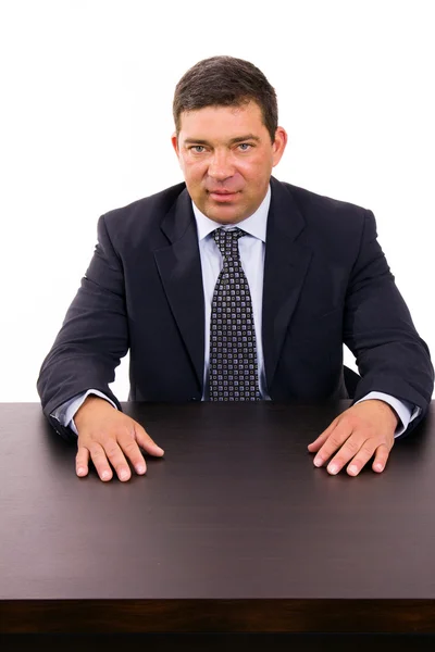 Reifer Geschäftsmann auf einem Schreibtisch — Stockfoto