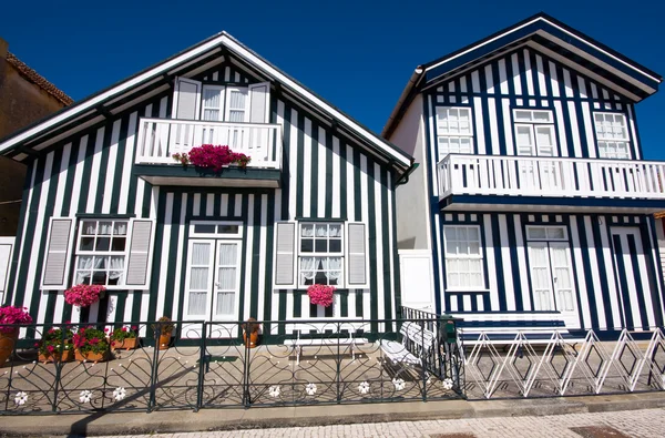 Typische gekleurde huizen gemaakt van hout, aveiro, portugal — Stockfoto