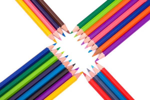 Кольорові олівці на білому тлі, студійний знімок — стокове фото