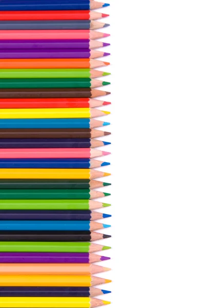 Beyaz bir arka planda stüdyo çekim renkli kalemler — Stok fotoğraf