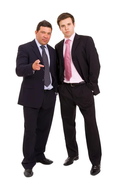 Портрет двух бизнесменов, стоящих на белом фоне — стоковое фото