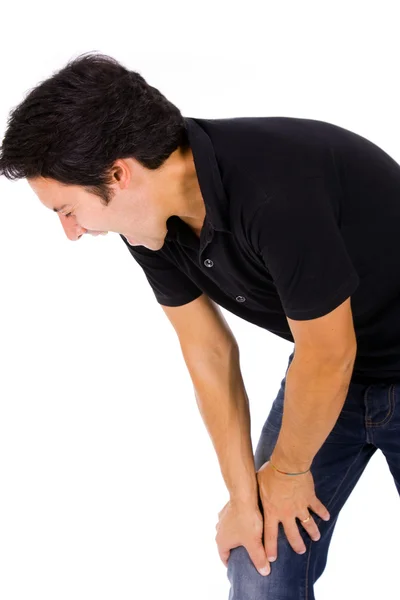 Mladý muž v agónii bolestí kolena. izolované na bílém — Stock fotografie