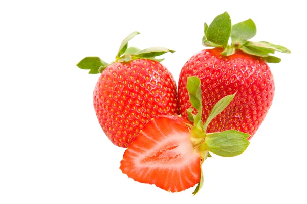 Drei frische Erdbeeren isoliert auf weißem Hintergrund. — Stockfoto