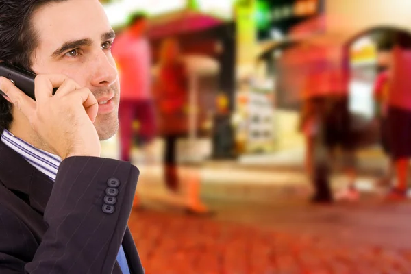 Empresário falando em celular — Fotografia de Stock