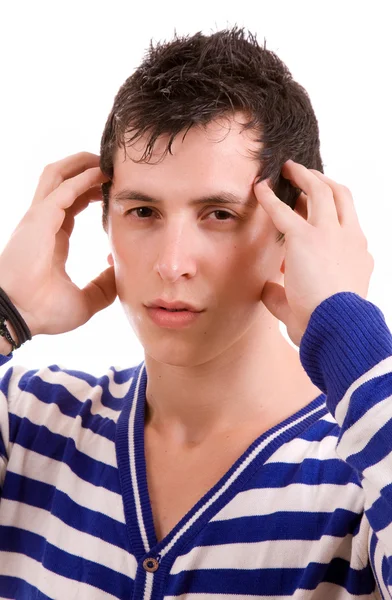 Молодой человек в агонии от головной боли — стоковое фото