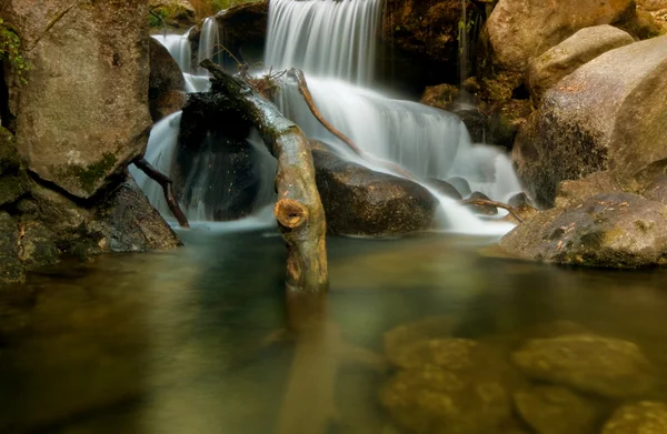 Piękny wodospad — Zdjęcie stockowe