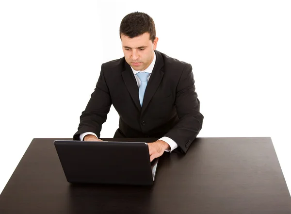 Homme d'affaires travaillant sur un ordinateur portable — Photo