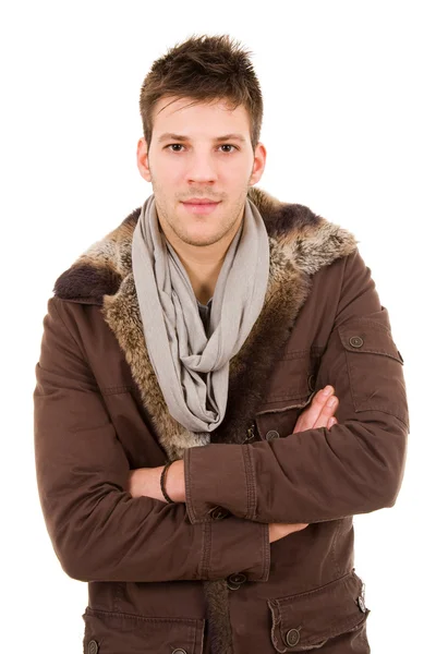 Изображение молодого человека, одетого в зимнюю одежду, изолированного — стоковое фото