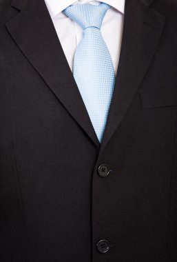 Mavi kravatlı bir iş adamı
