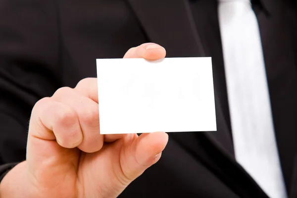 Κοντινό πλάνο χέρι επιχειρηματίας προσφέρει businesscard — Φωτογραφία Αρχείου