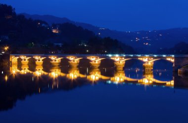 geres Milli Parkı kuzeyinde Portekiz gece köprü