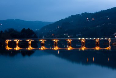 geres Milli Parkı kuzeyinde Portekiz gece köprü