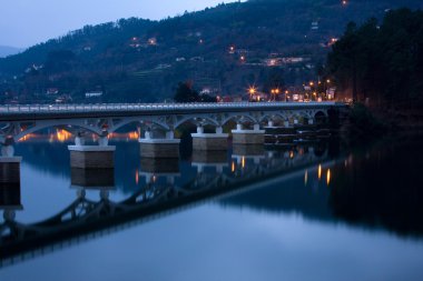 geres Milli Parkı kuzeyinde Portekiz gece köprü