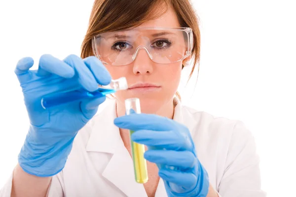 Deneyler Üzerinde Beyaz Izole Yürüten Kadın Araştırmacı Closeup — Stok fotoğraf