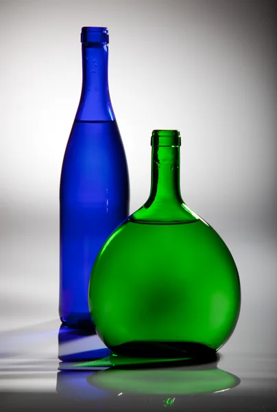 Dvě láhve bílého vína — Stock fotografie