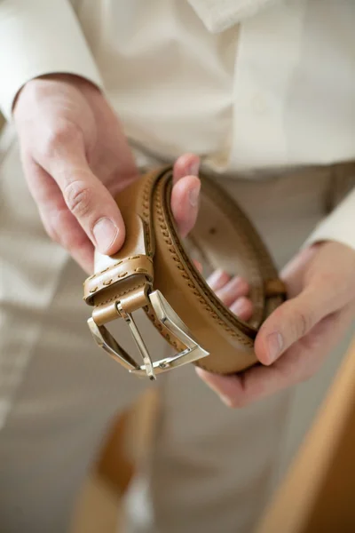 Cinturão nas mãos — Fotografia de Stock
