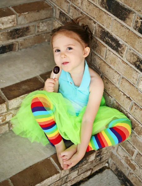 Menina pré-escolar com tutu e sucker doces — Fotografia de Stock