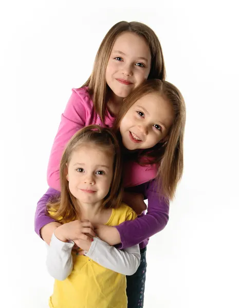 Tres Monas Hermanas Jóvenes Abrazándose Aisladas Blanco — Foto de Stock