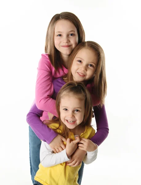 三个年轻的姐妹很开心 — 图库照片