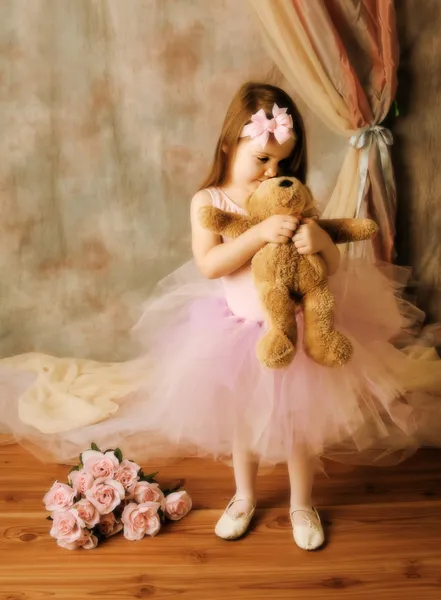 Маленькая балерина красавица — стоковое фото