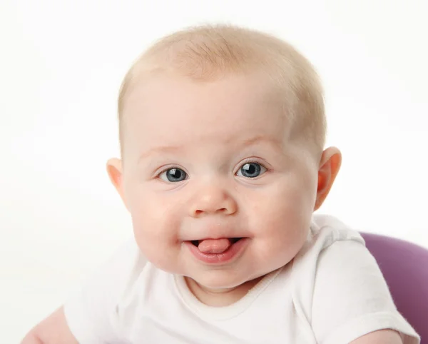 Primer Retrato Bebé Con Lengua Sobresaliendo —  Fotos de Stock